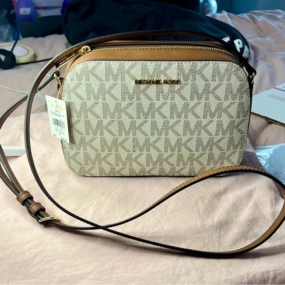 Michael Kors Houston Large Zip Crossbody Bag cream/tan retail $198 - Picture 4 of 12